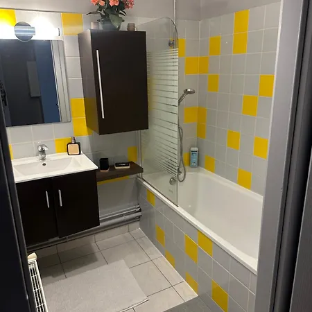 Appartement, Apartment *